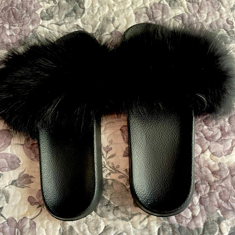 Black foo foo sliders, NWOT
